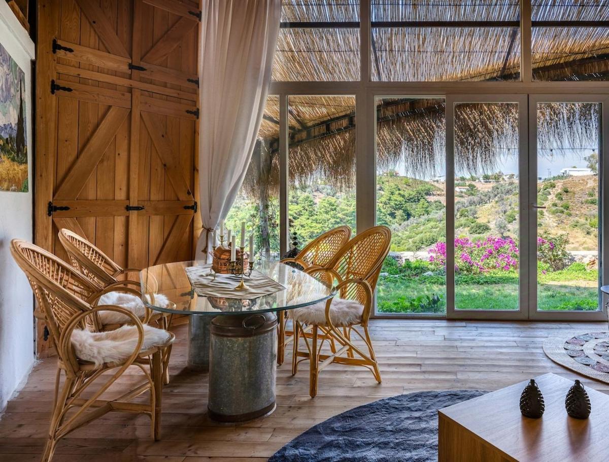 Teos Retreat Houses-passiflora Holiday home *